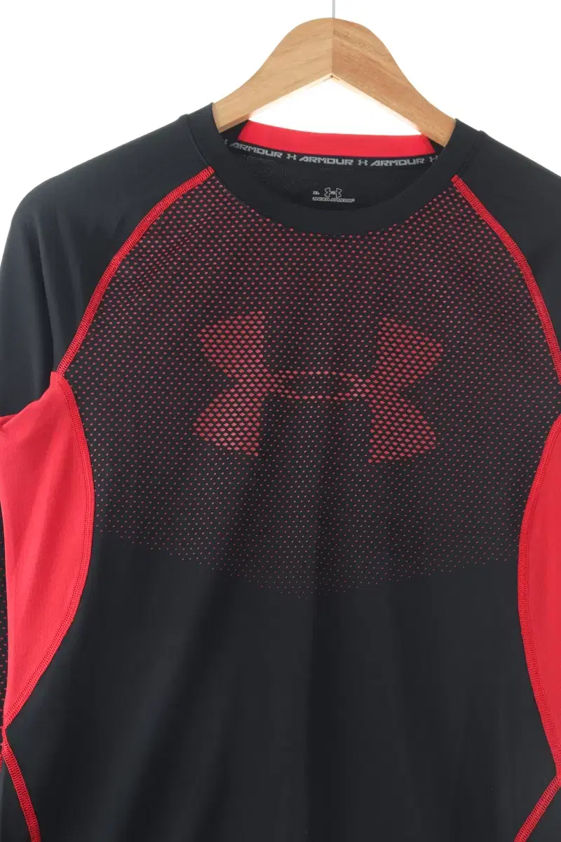 (XL) Under Armour Long Sleeve T-Shirt Black Functional Limited Edition-1051E