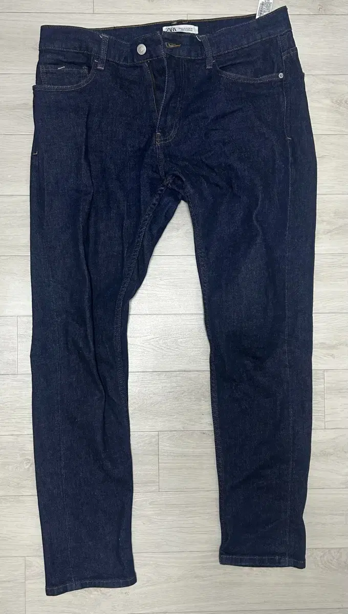 Zara Slimstraight Raw Jeans Denim - 34