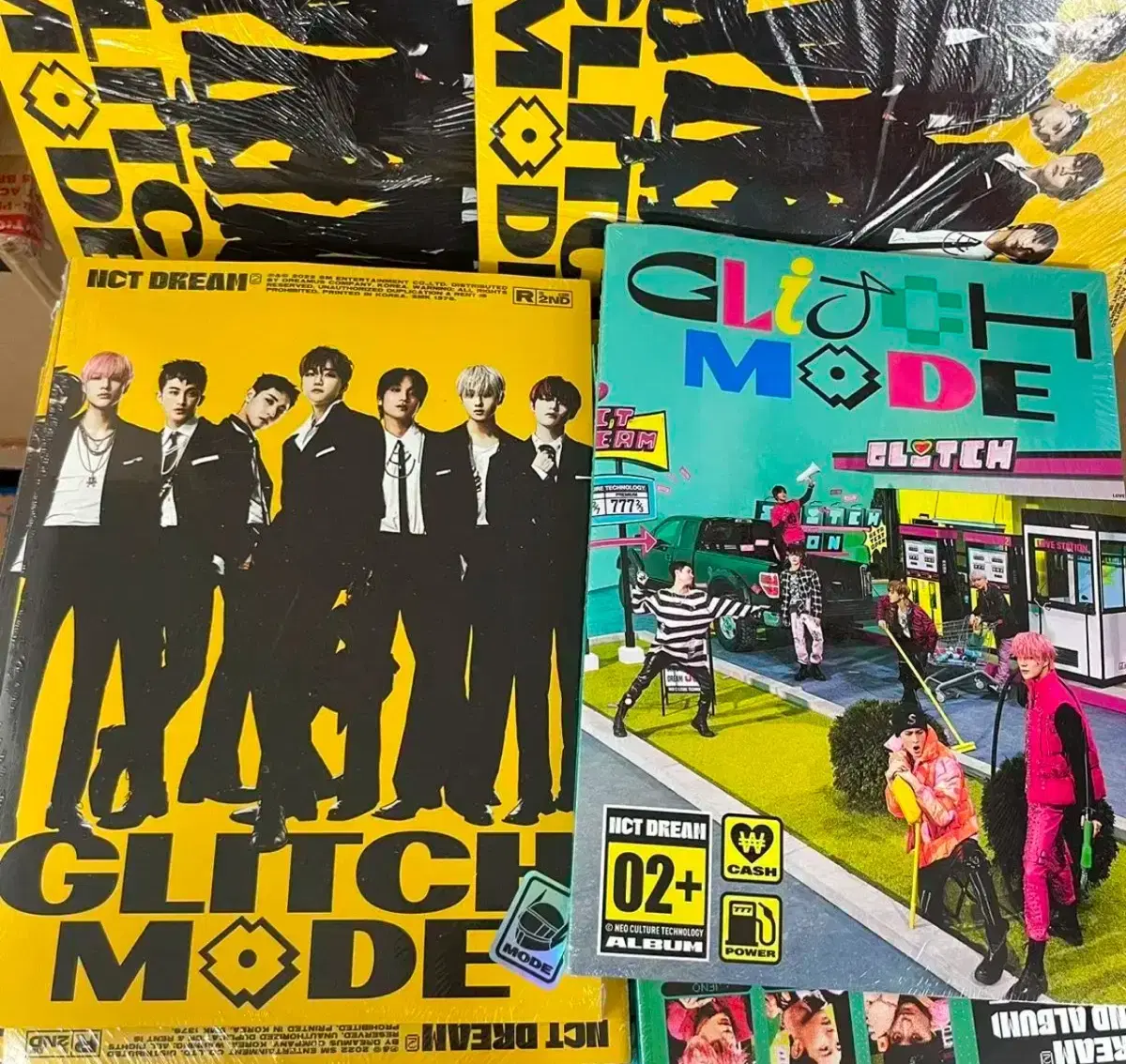 1 copy of Universe + 1 copy of Glitchmode Blue