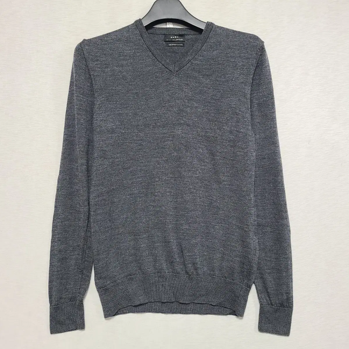 Zara Charcoal Wool V-neck knit M95-SL100 ㅡ1121