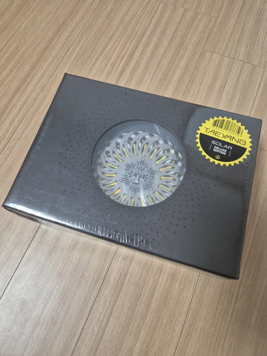 태양 1집 Solar Deluxe Edition 한정판 미개봉CD