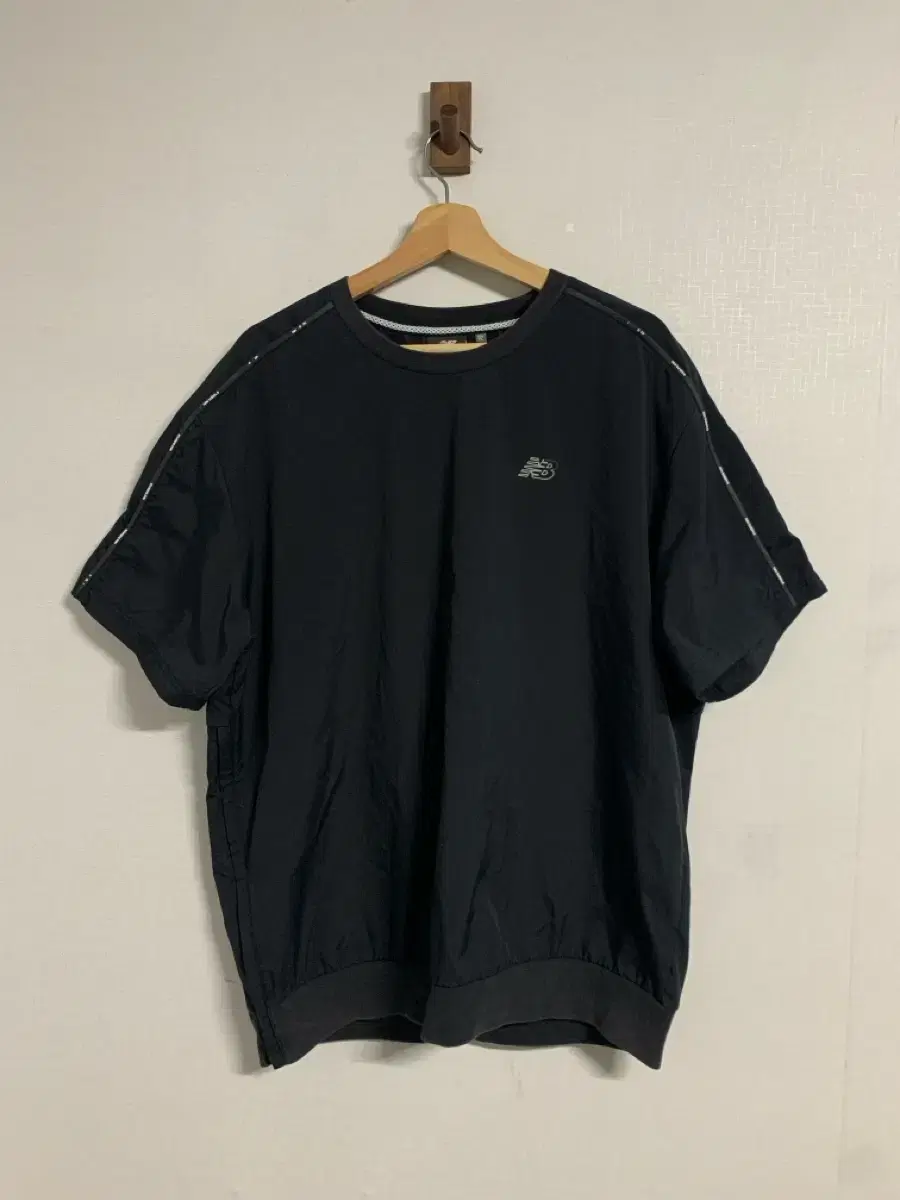 [105] New Balance Big Logo Short Sleeve Warmup Windbreaker