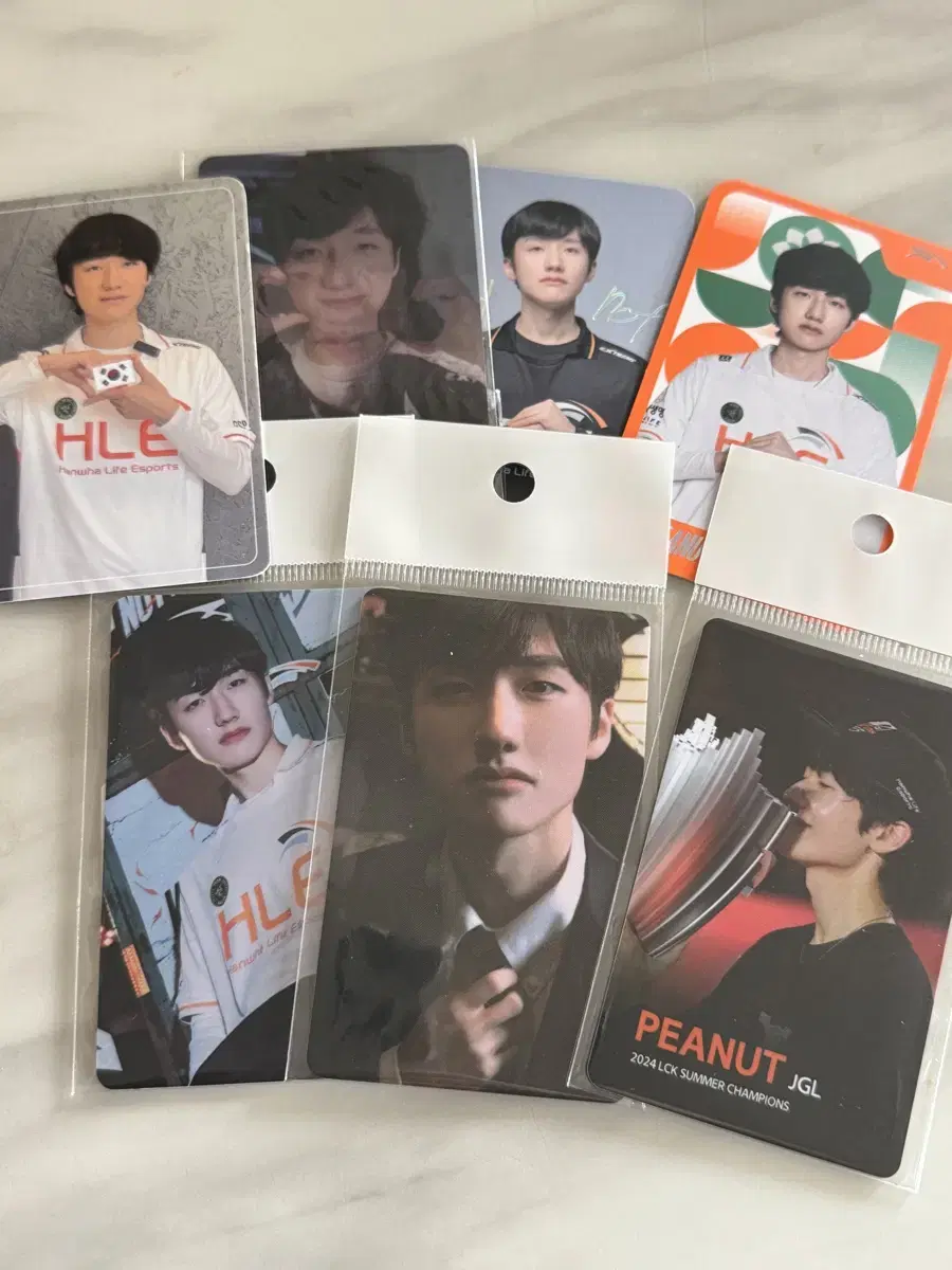 HLE Peanut Wang Ho photocard sells