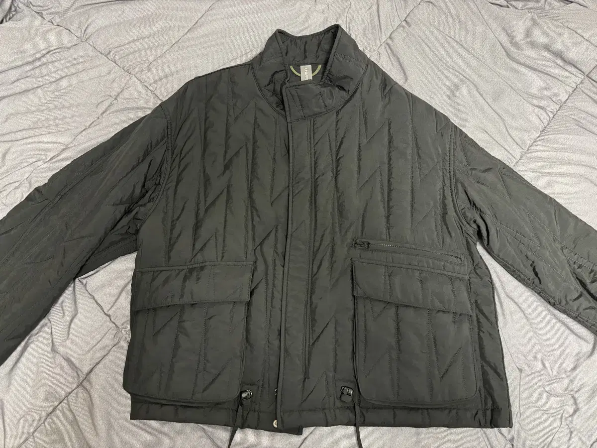 LanguageFectured Qualified Bloom Black 22FW Size L