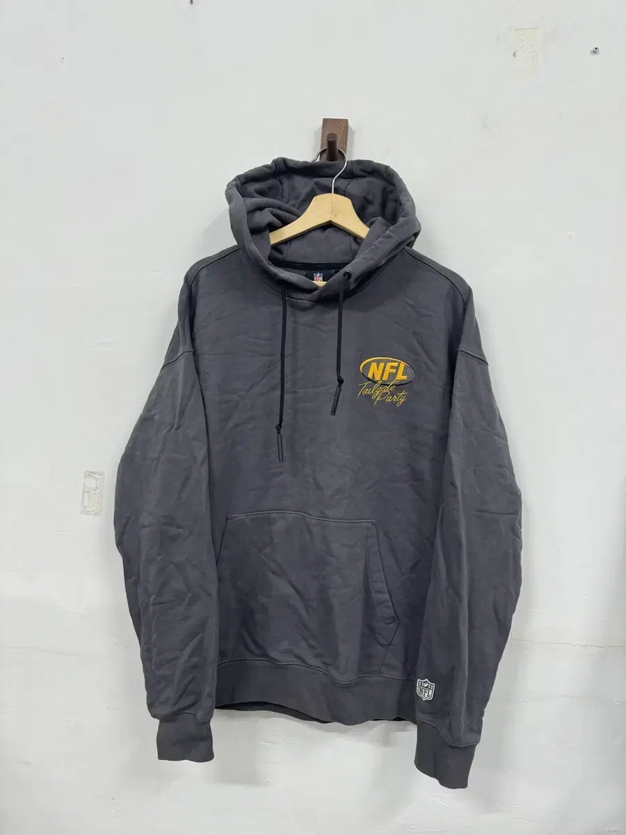 (95) NFL Graphic Hoodie