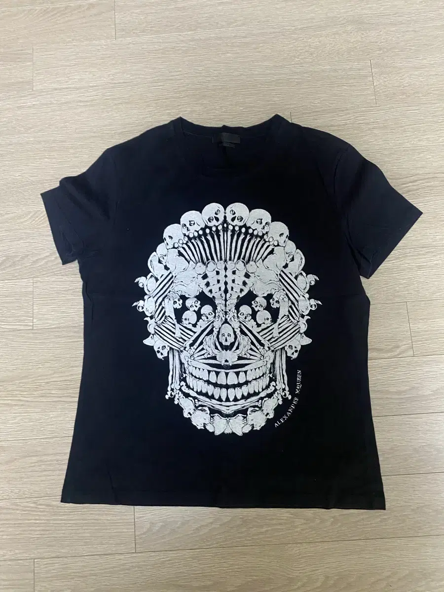 New, never worn Alexander McQueen Skull Print T-shirt size L