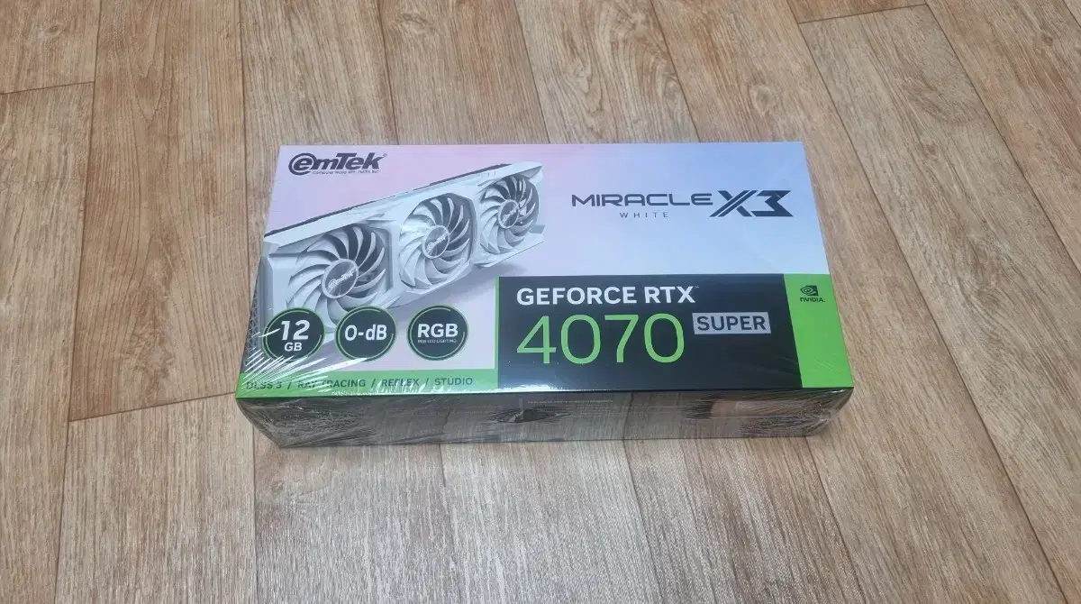 이엠텍 rtx 4070 super miraclr white x3