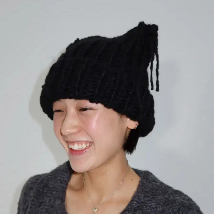 PLZPROJECT PUSSYCAT KNIT HAT BLACK