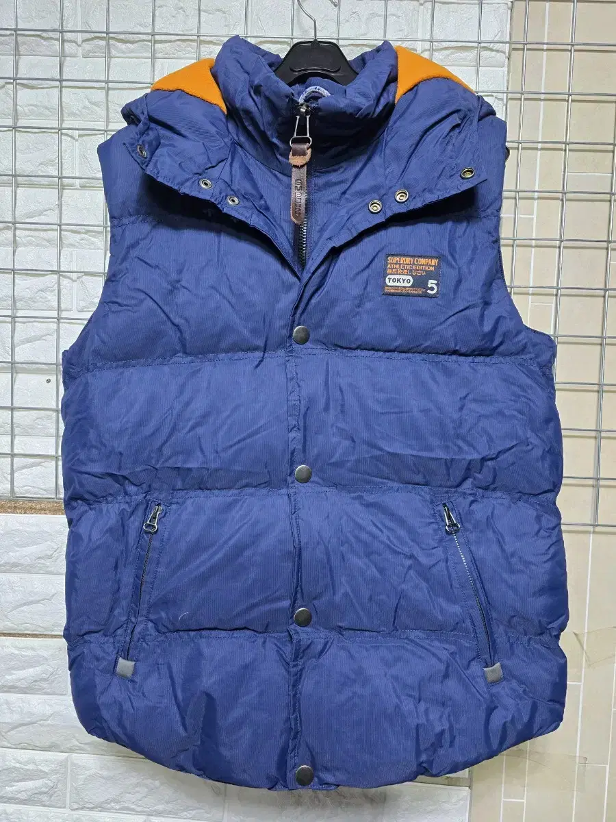 (L.100) Superdry Men's Padded Hooded Vest