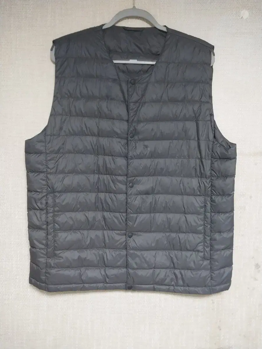 eMart) Lightweight padded vest 110