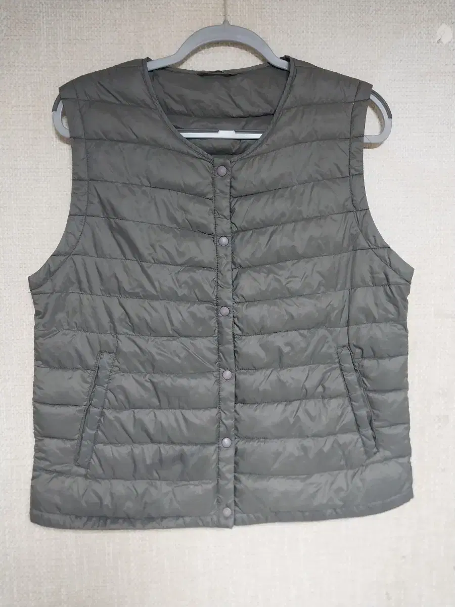 Spao) Lightweight Padded Vest 105