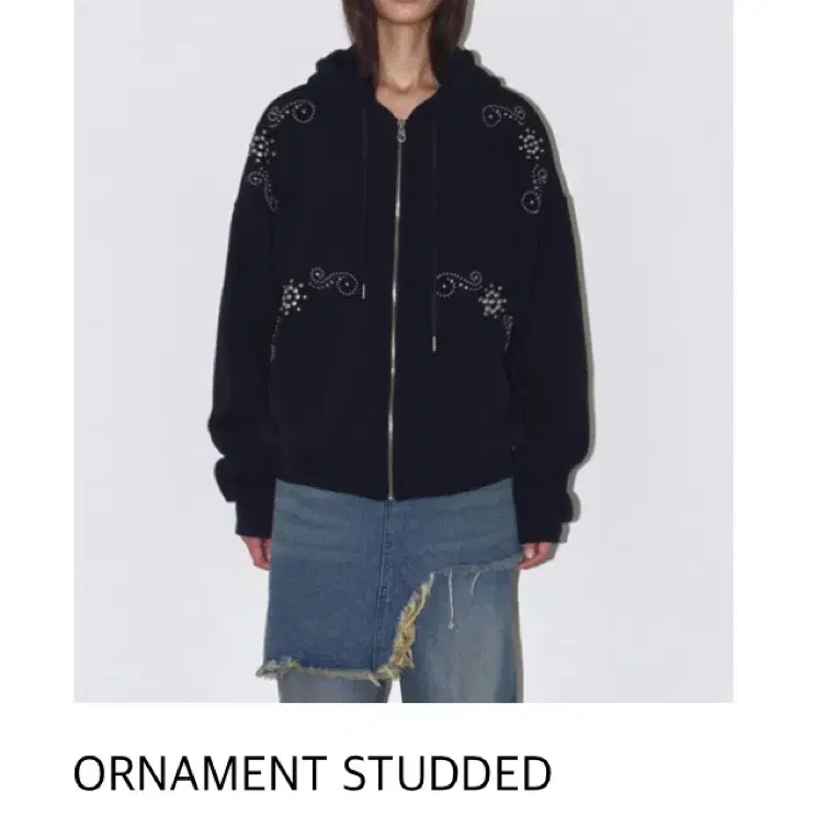 폴리수엠 ORNAMENT STUDDED HOODIE 블랙