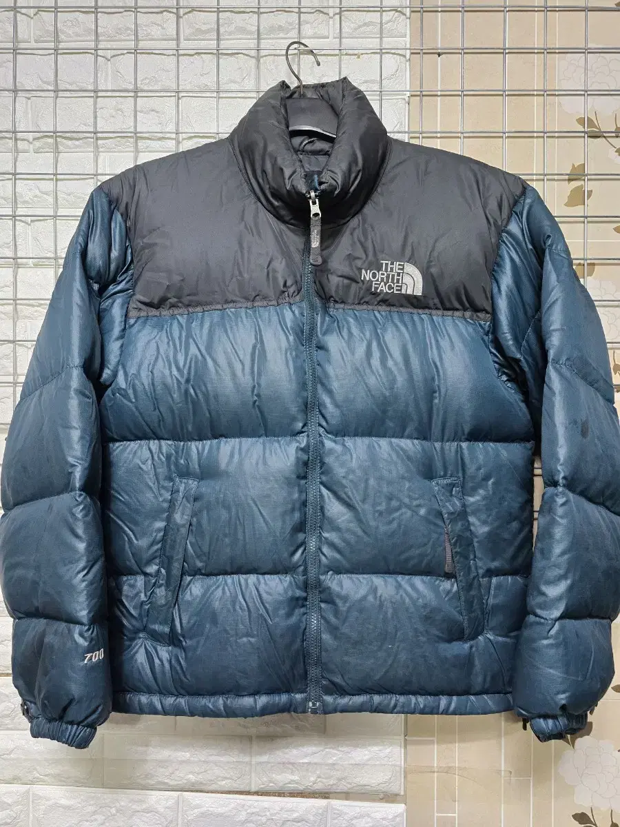 (95) The North Face 700 Nupsi Down Puffer Jacket