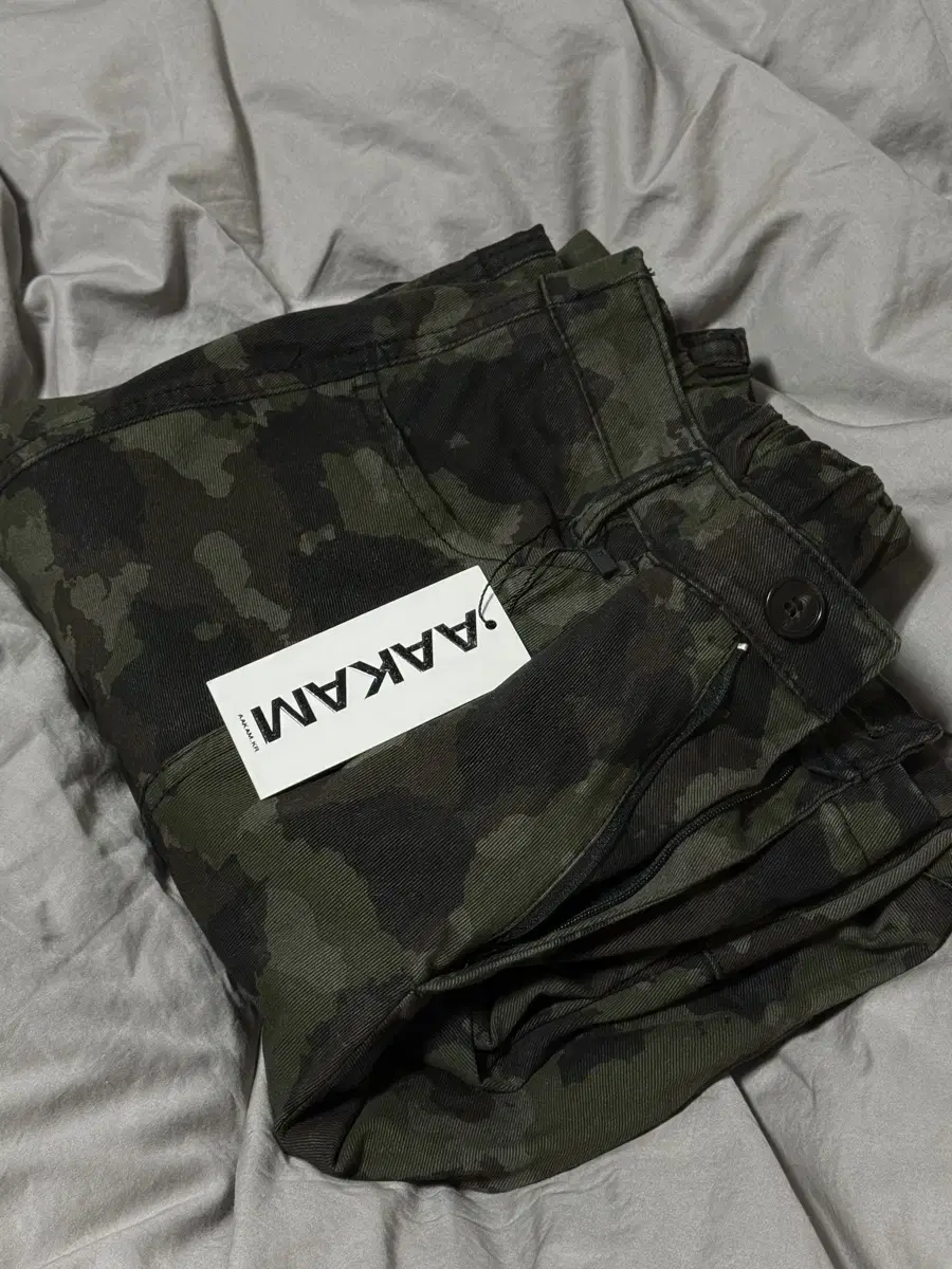 Arkham Knee Pin-tuck Camouflage Twill Pants