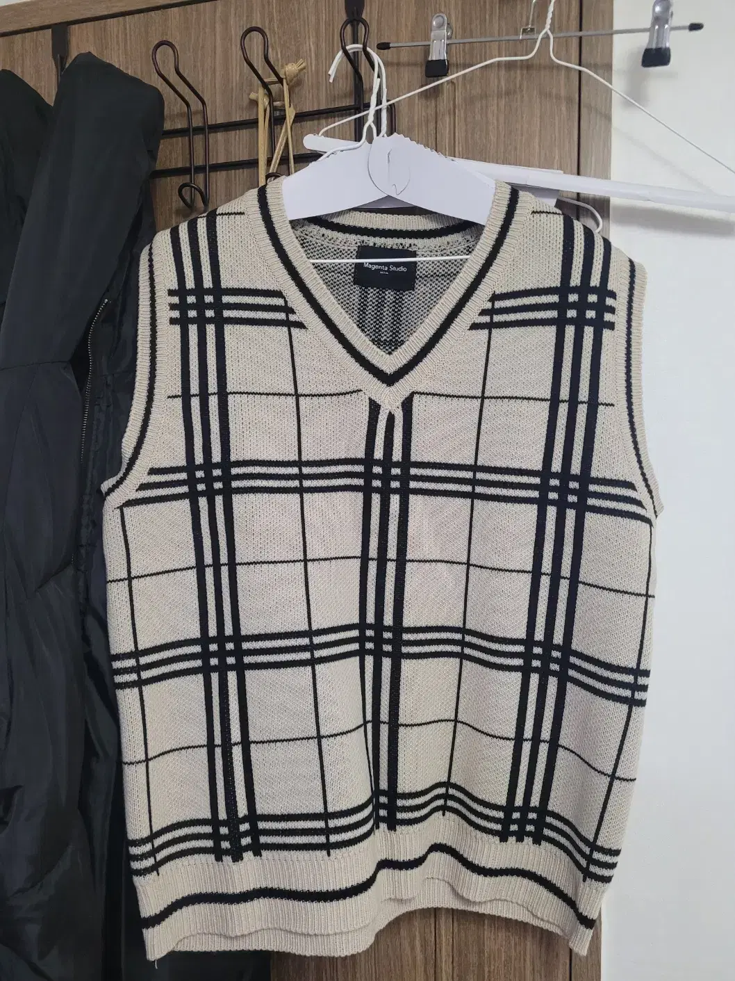 [checked knit vest + cream overfit round knit set for sale]