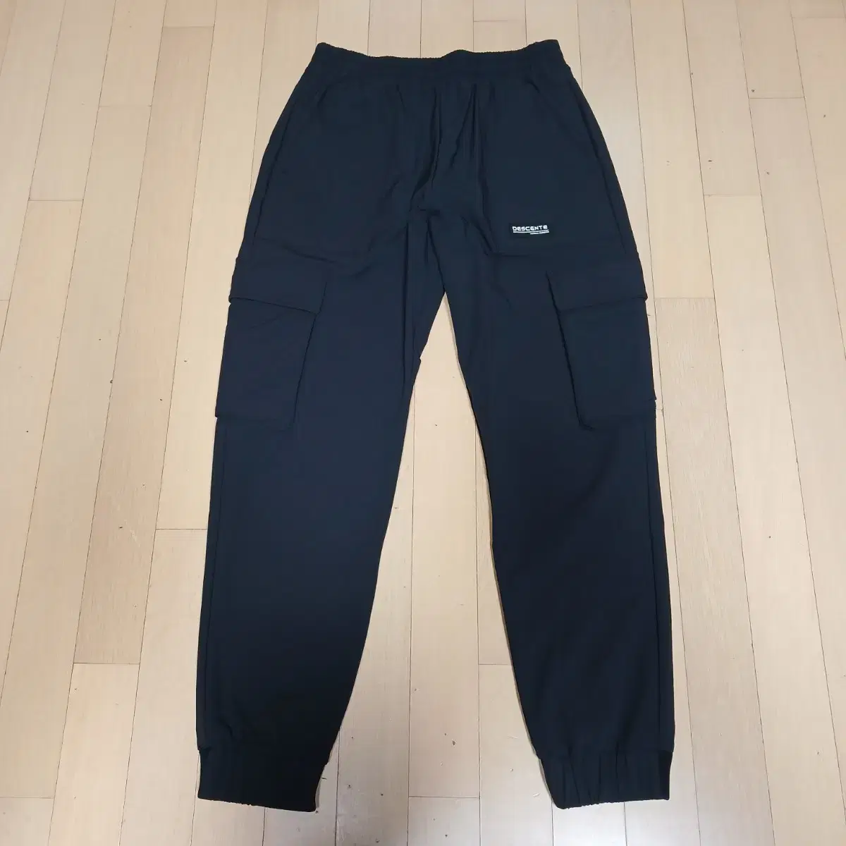 I'm selling my descent jogger pants L85 waist32.