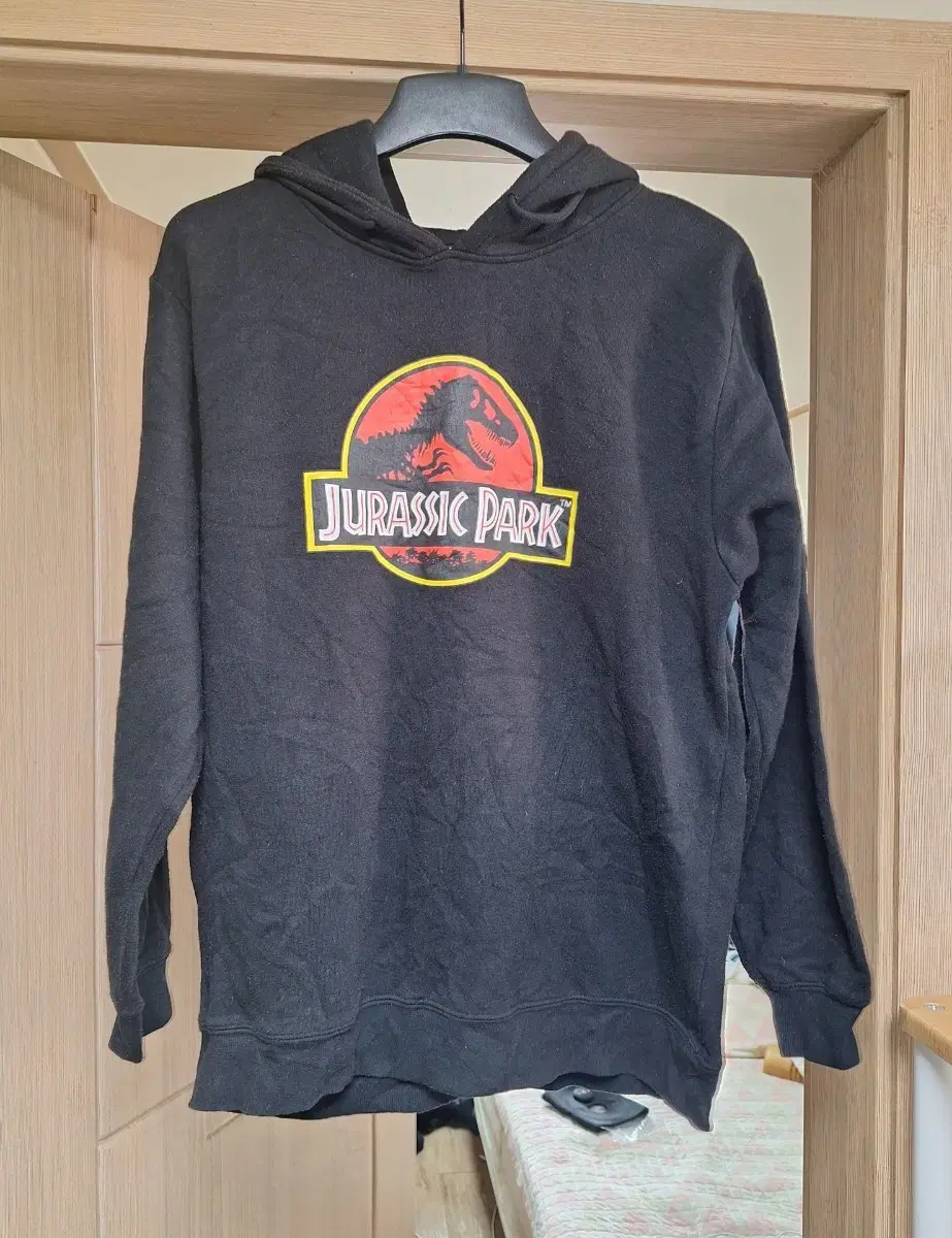 Unused Jurassic Park Winter brushed hoodie, size 100-105 (see photo for tape measure)