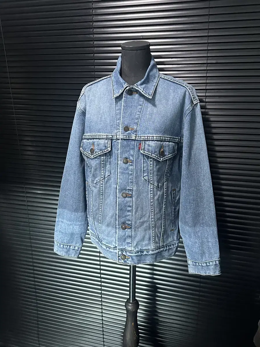 Levi's Light Blue Denim Wash Vintage Jeans Jacket