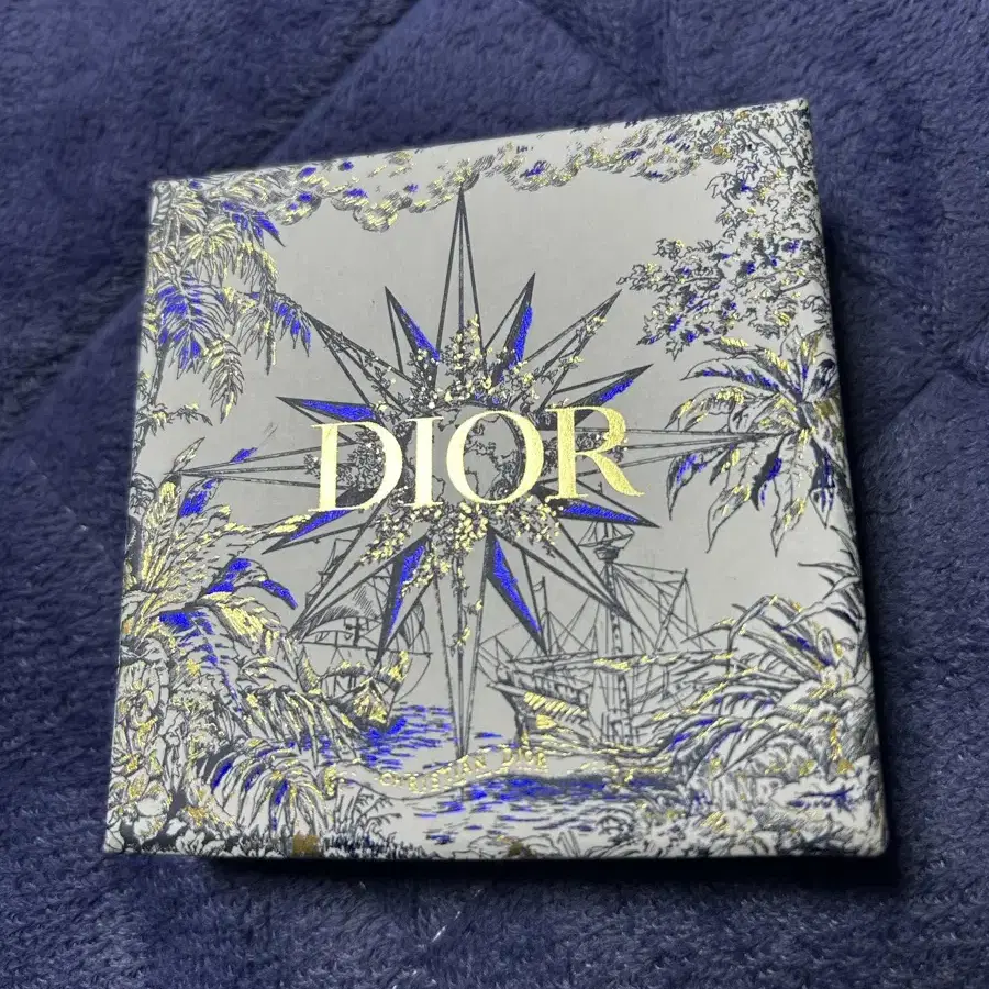 디올 DIOR 박스 판매합니다.