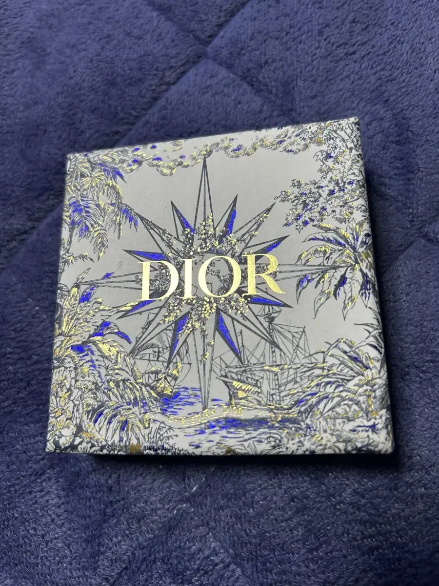 디올 DIOR 박스 판매합니다.