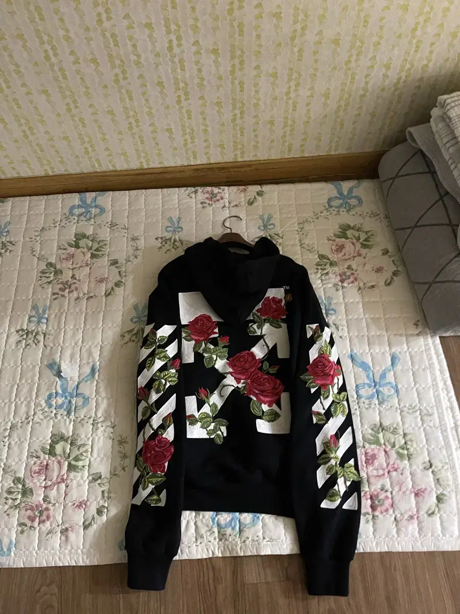 {only 100 for sale/100} Off-White Rose Embroidered Hoodie Zip Up