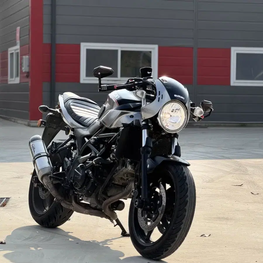 스즈키 sv650x 18년식 요시무라구변 좋은금액에 판매합니다