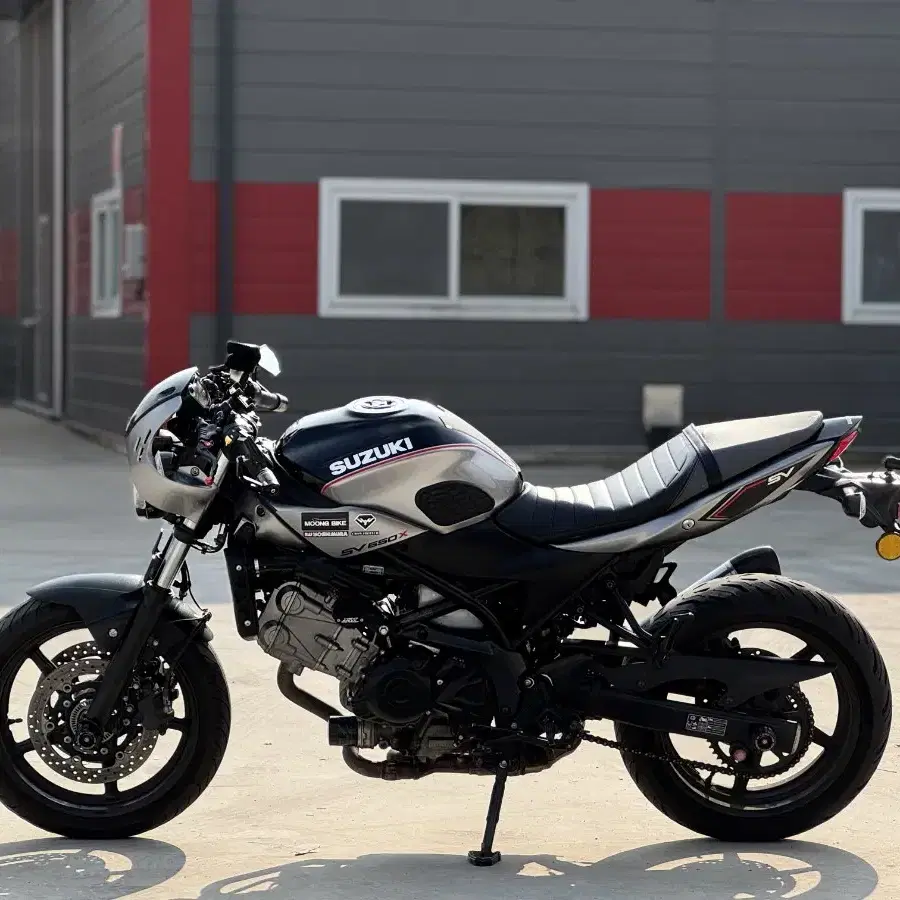 스즈키 sv650x 18년식 요시무라구변 좋은금액에 판매합니다