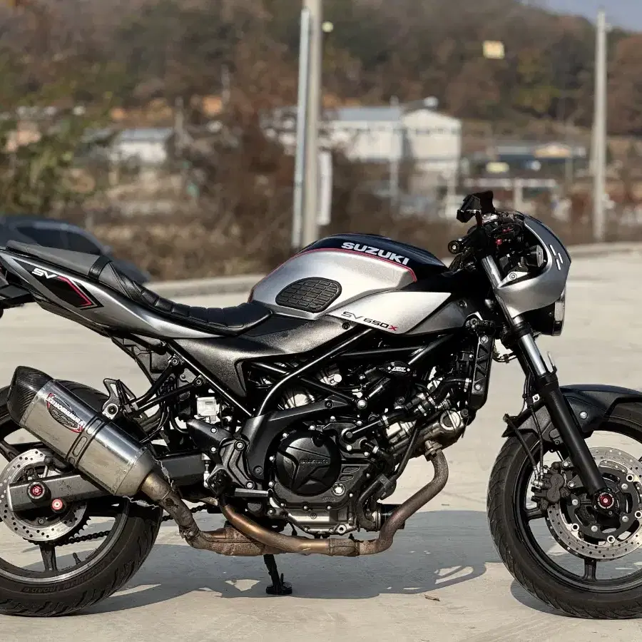 스즈키 sv650x 18년식 요시무라구변 좋은금액에 판매합니다