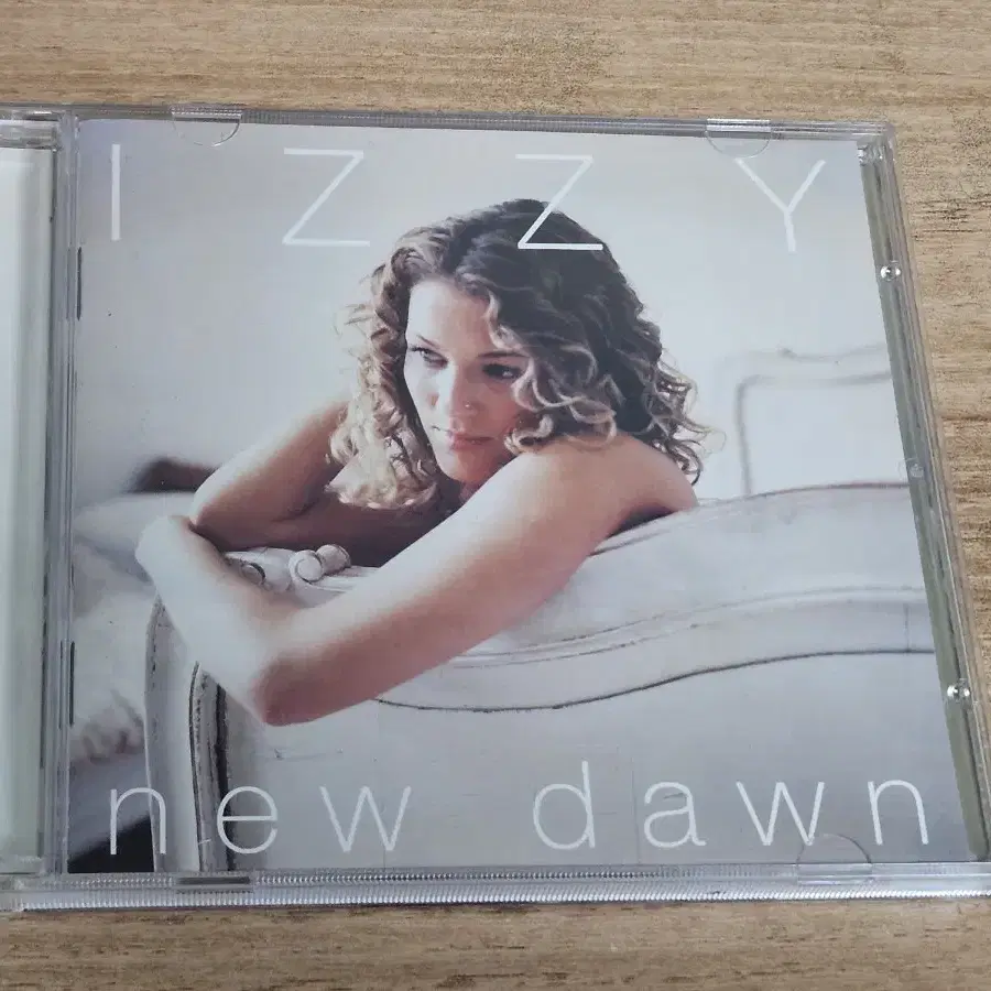 Izzy - New Dawn (CD)