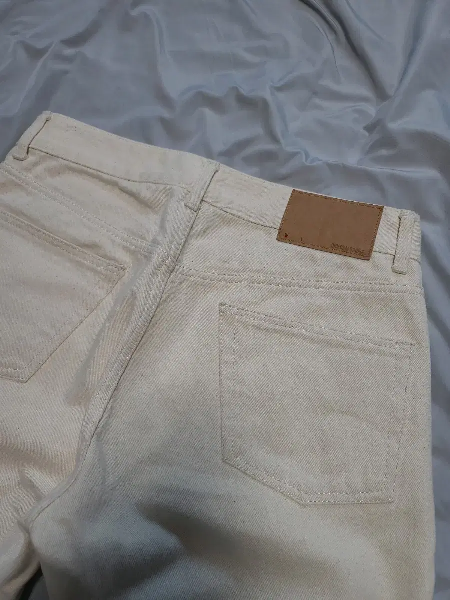 M ) Uniformbridge Cream-colored Denim Pants