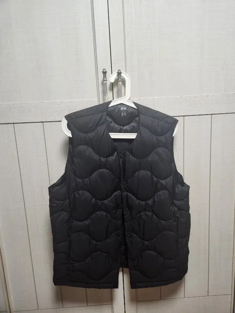 Uniqlo Ultra-lightweight down wave quilted vest black size L