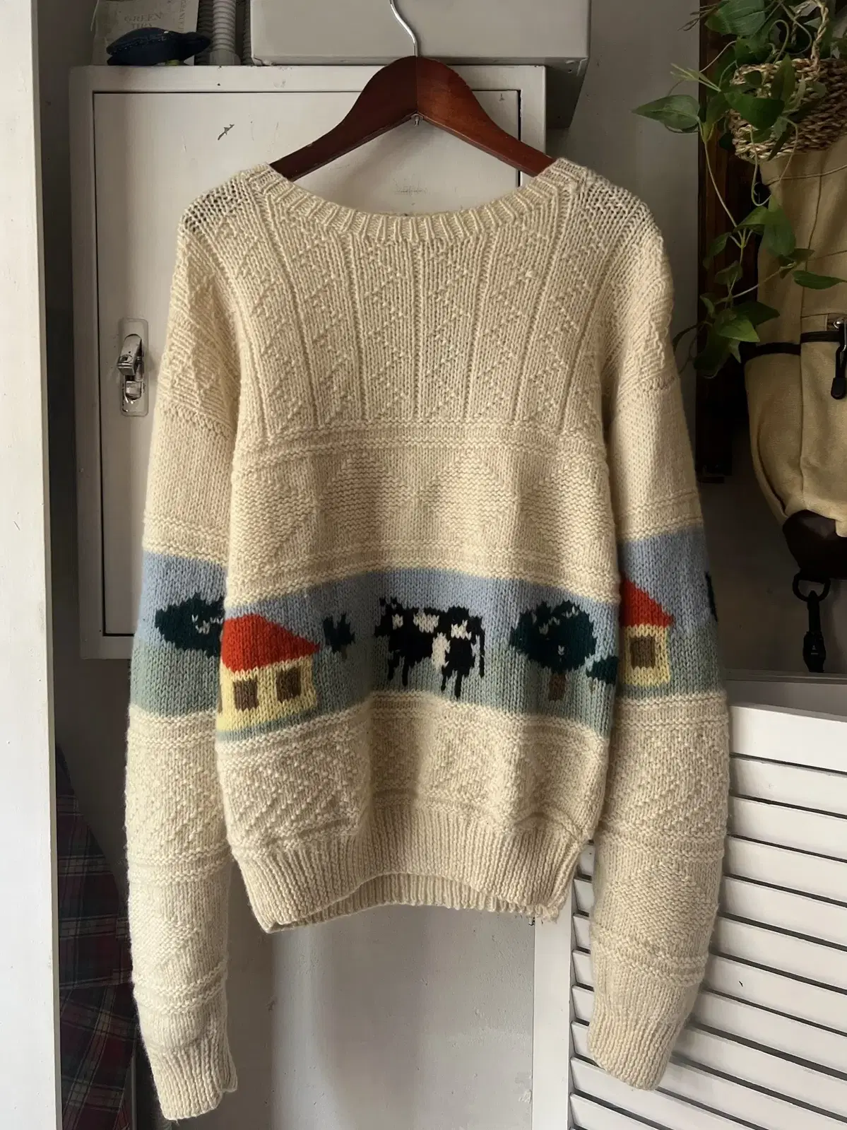 [S]90's European Vintage Patterned Wool Knit Sweater