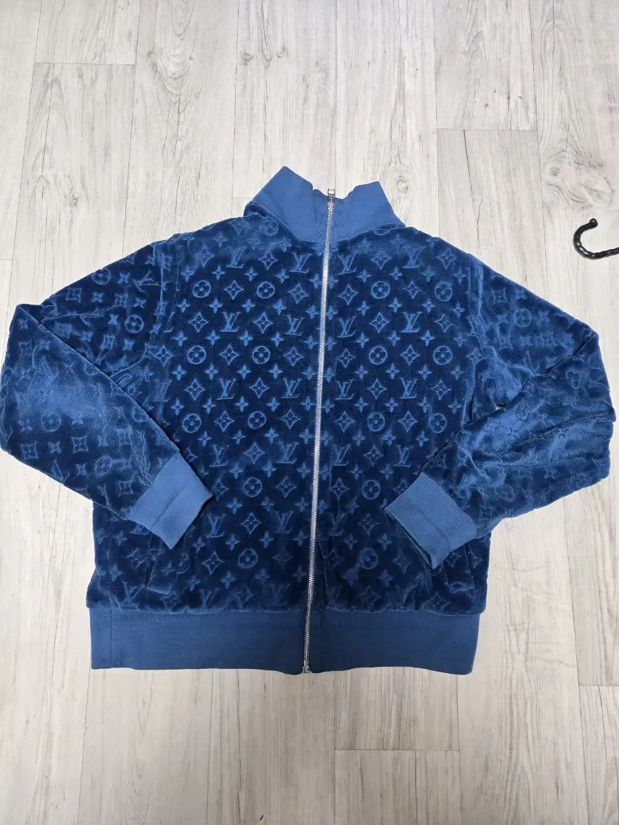 Louis Vuitton Velour Zip-up L