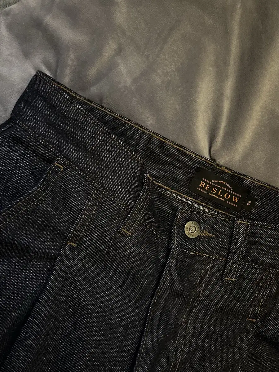 Bislow One-Tuck Selvedge Denim