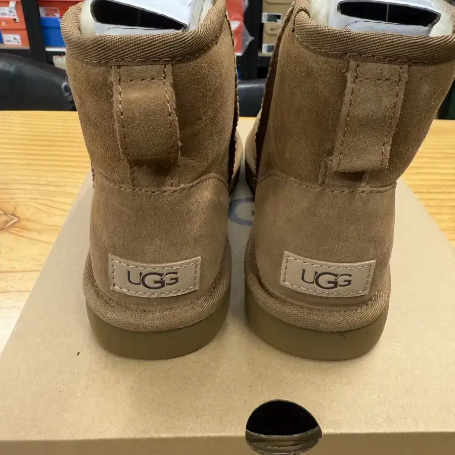 UGG 어그 클래식 미니2 부츠 체스트넛 230/240 사이즈