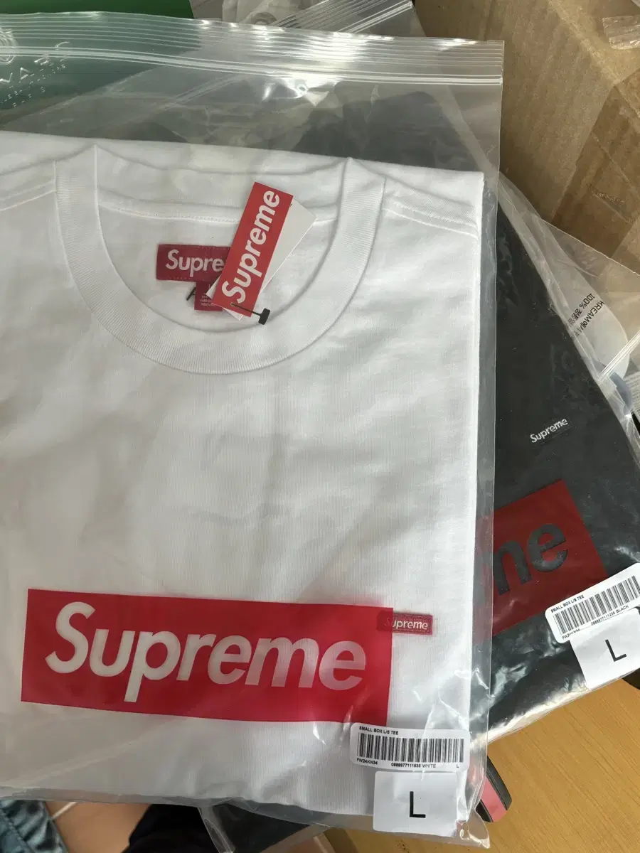 Supreme Small Box Long Sleeve T-Shirt - 24FW