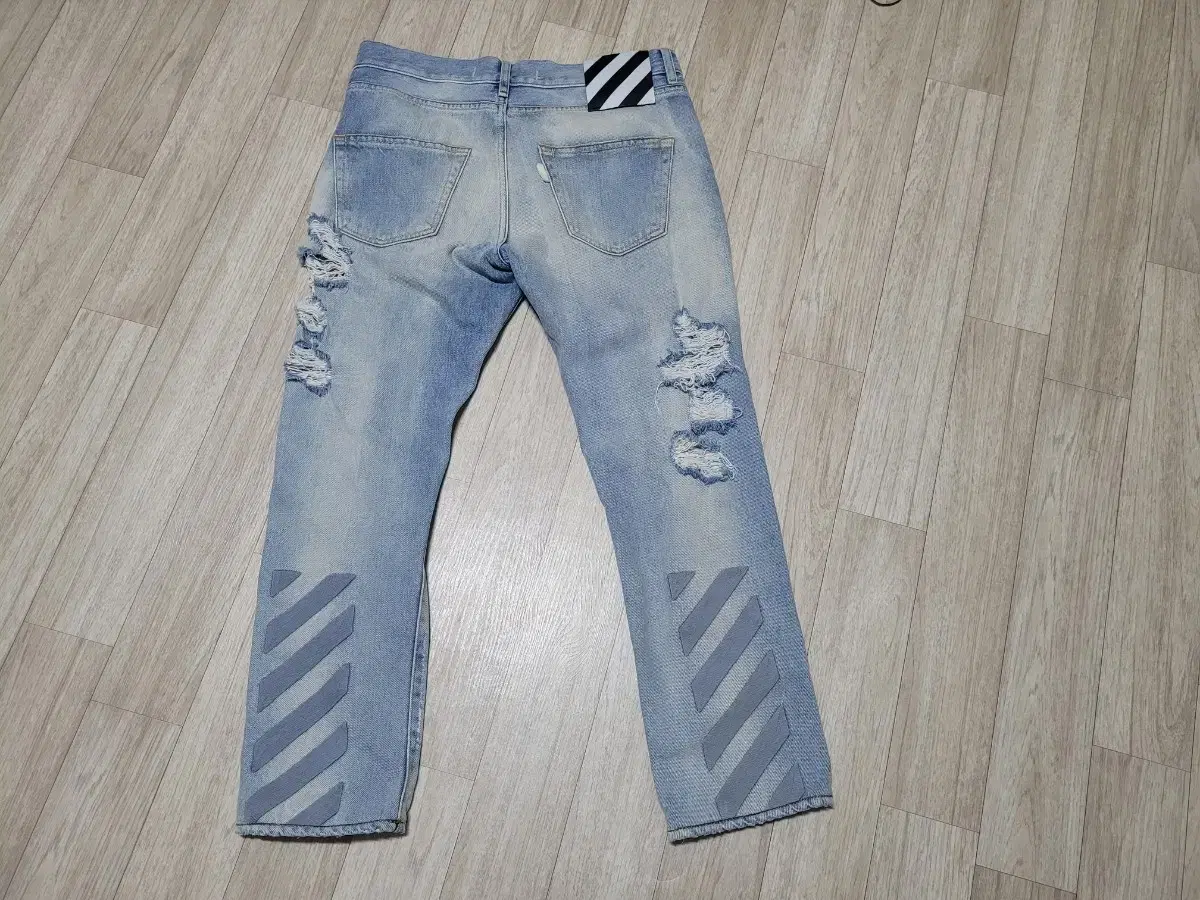 Off-White Embroidered Jeans 31