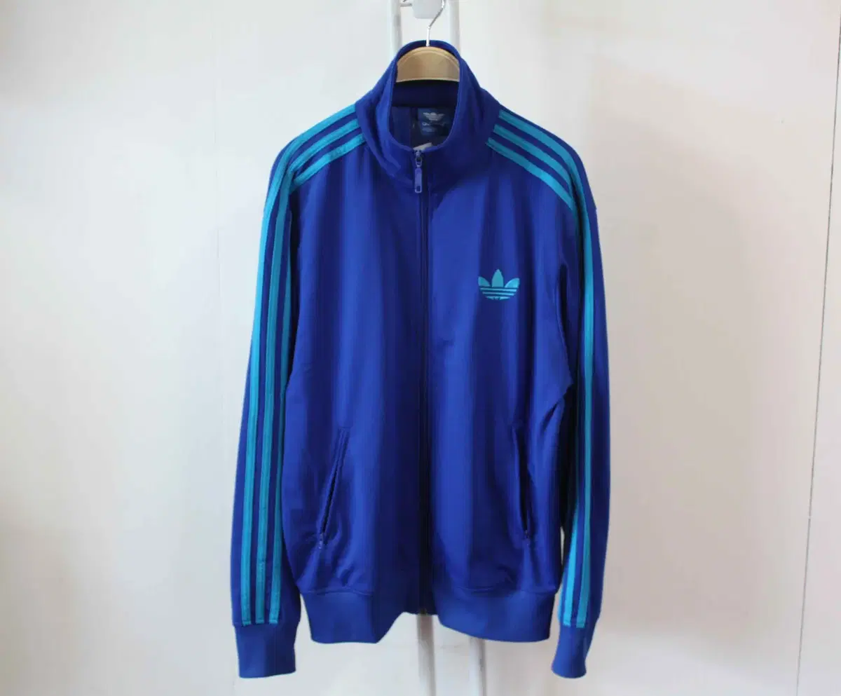 J-11273 / 100% authentic adidas men's jersey jacket