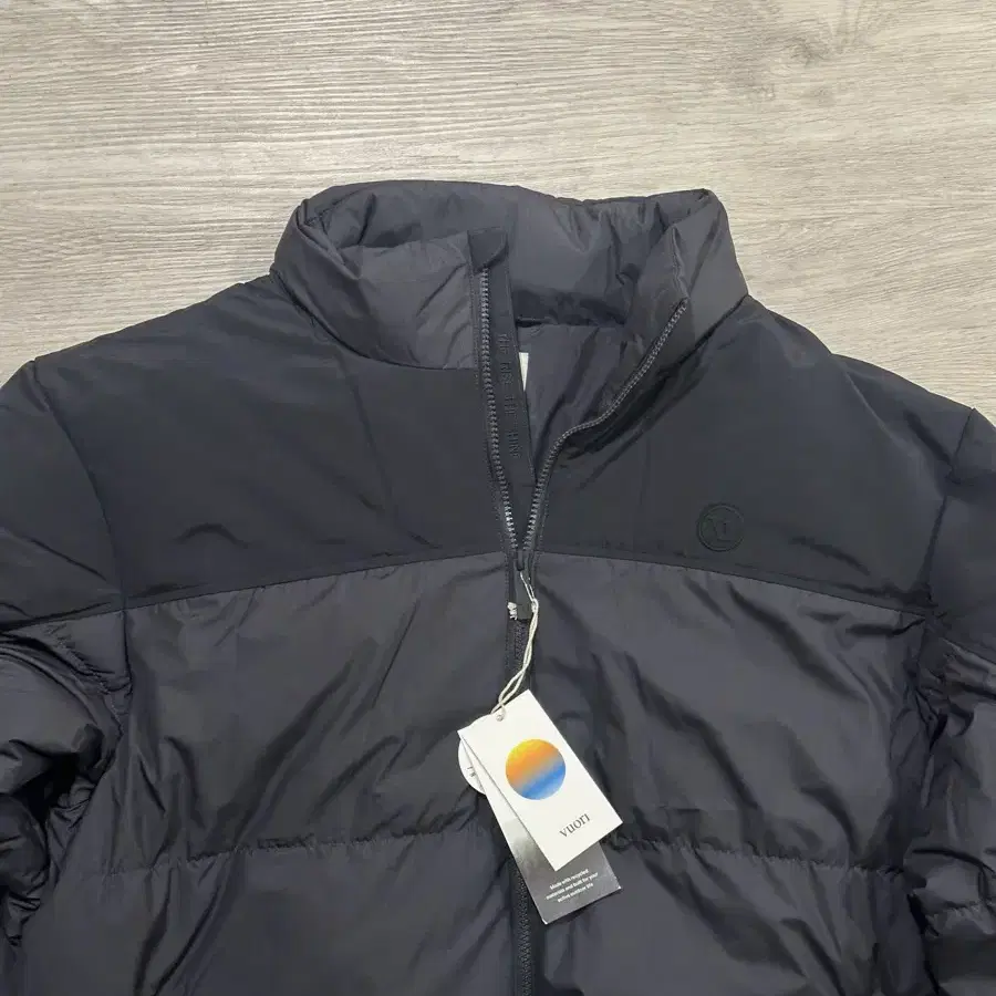 Vuori Aviara insulated jacket (뷰오리 자켓)