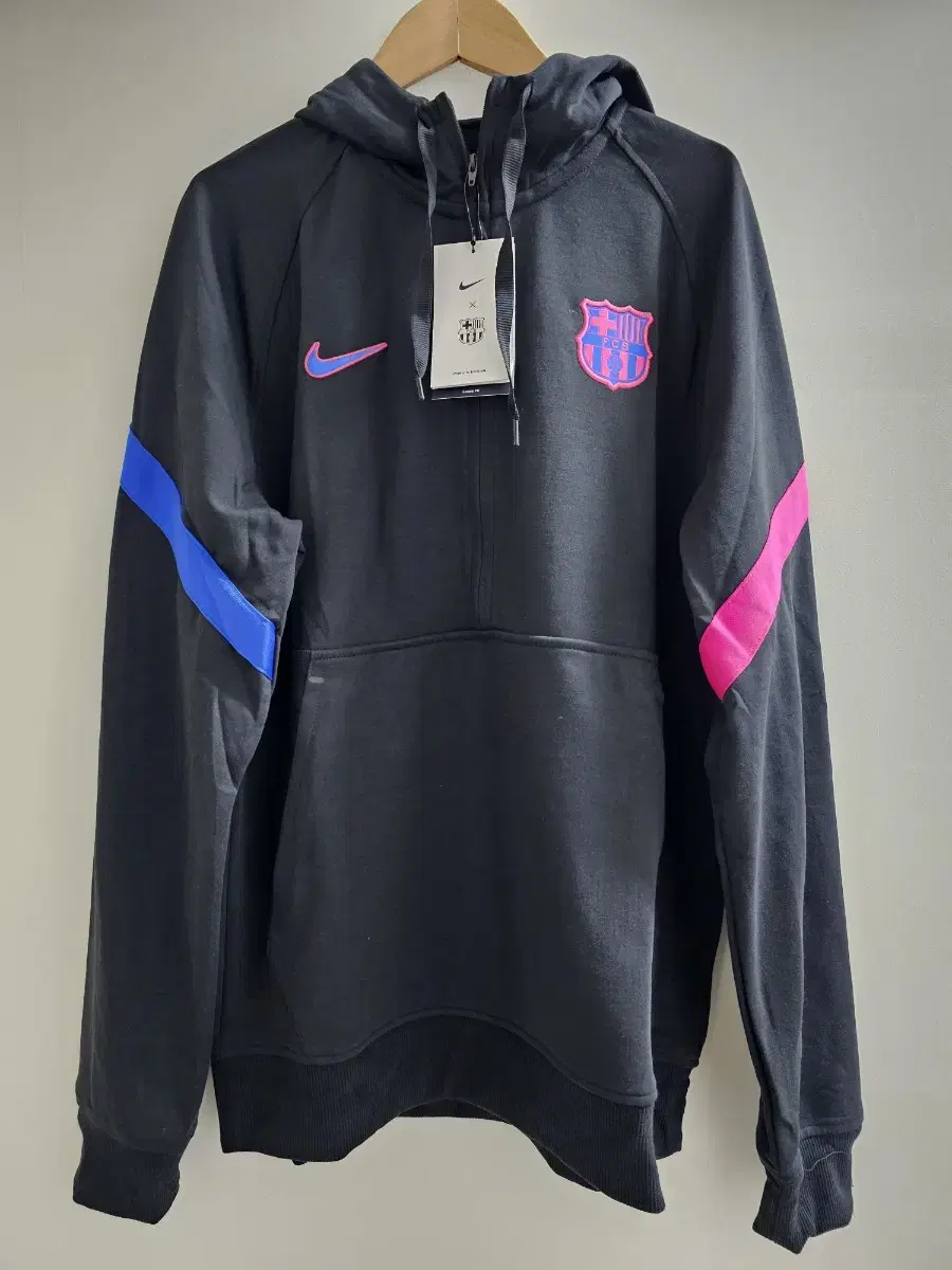 Nike Barcelona Anorak Travel Hoodie Half Zip