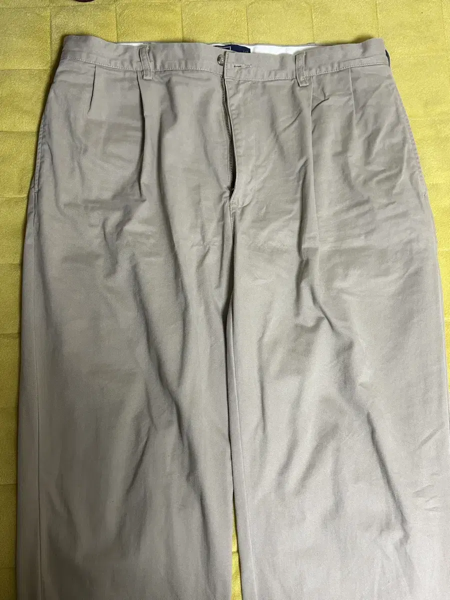 [36]Polo Hammond Two-Tuck Beige Chinos for sale.