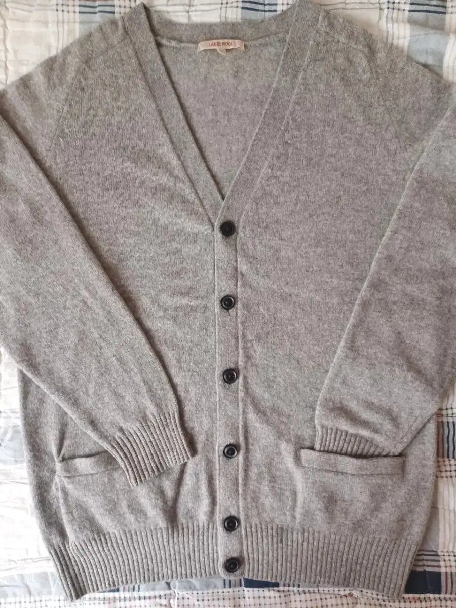 Uniqlo Lamb 100% wool cardigan size 100 L