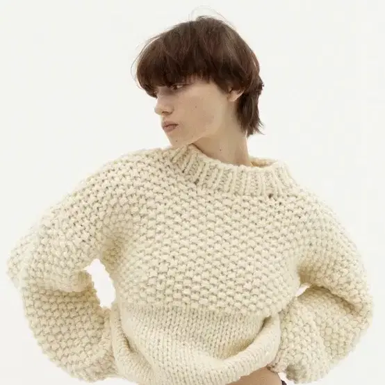 베뉴먼트 hand knitted sweater