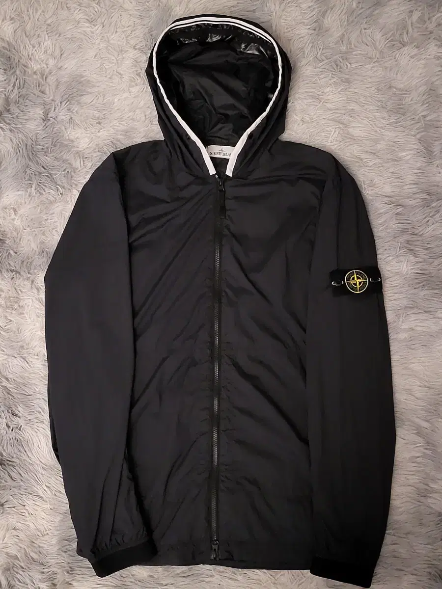 [당일발송/백화점판]Stone Island Skin Touch Nylon TC Windbreaker