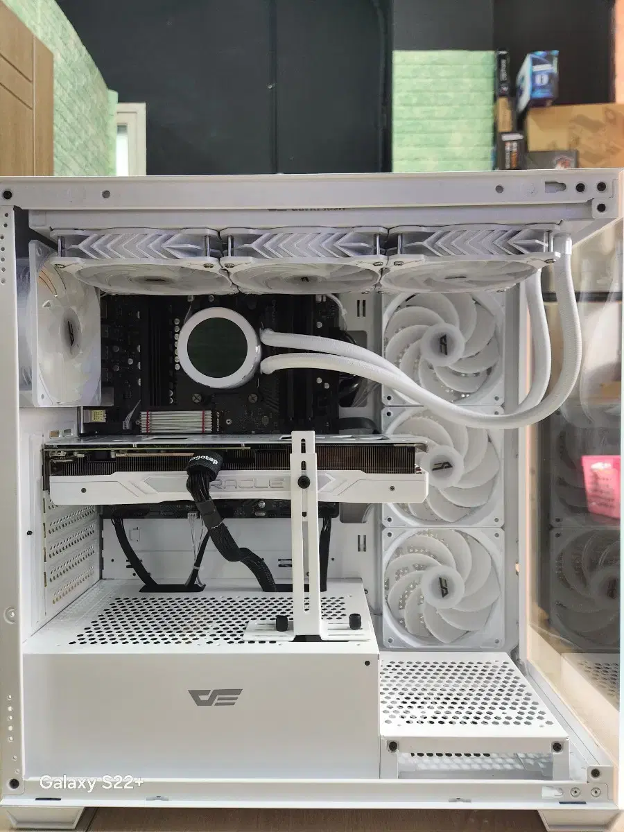 7800X3D + RTX4070TI SUPER 화이트 게이밍 컴퓨터