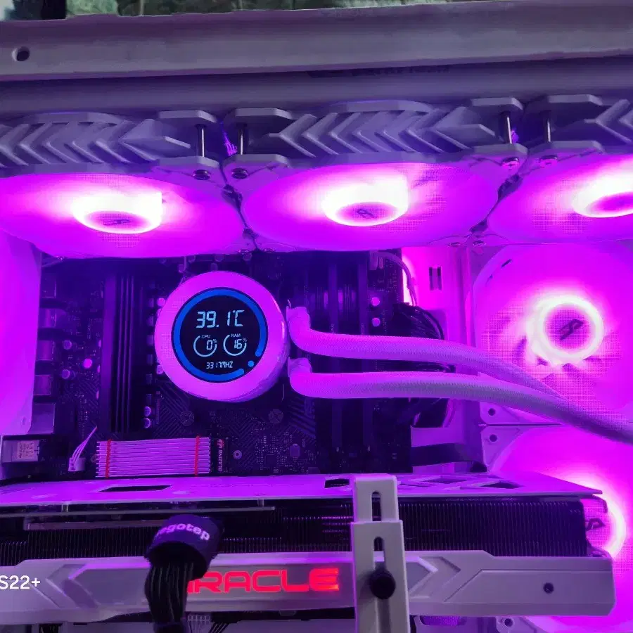 7800X3D + RTX4070TI SUPER 화이트 게이밍 컴퓨터