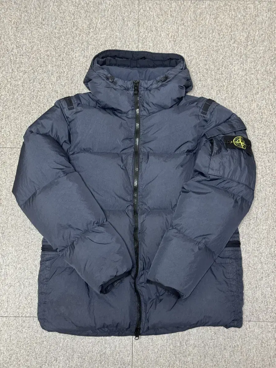 (as new) 22fw Stone Island Crinkle Wrap Padded Size S