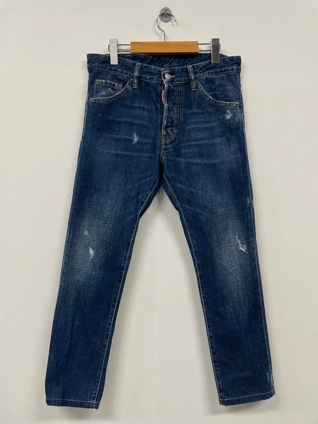 31") Distressed Cool Guy Span Jeans