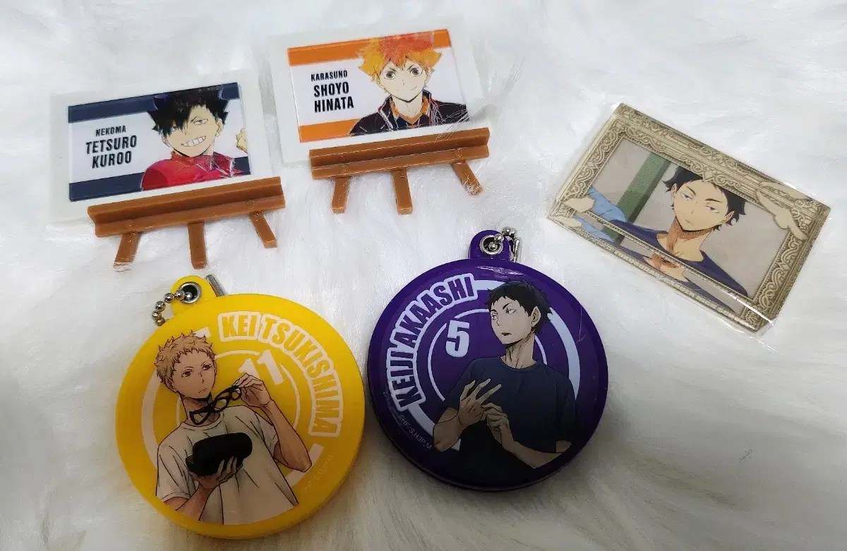 Haikyuu Goods wts (framed acrylics, hand mirrors, etc.)