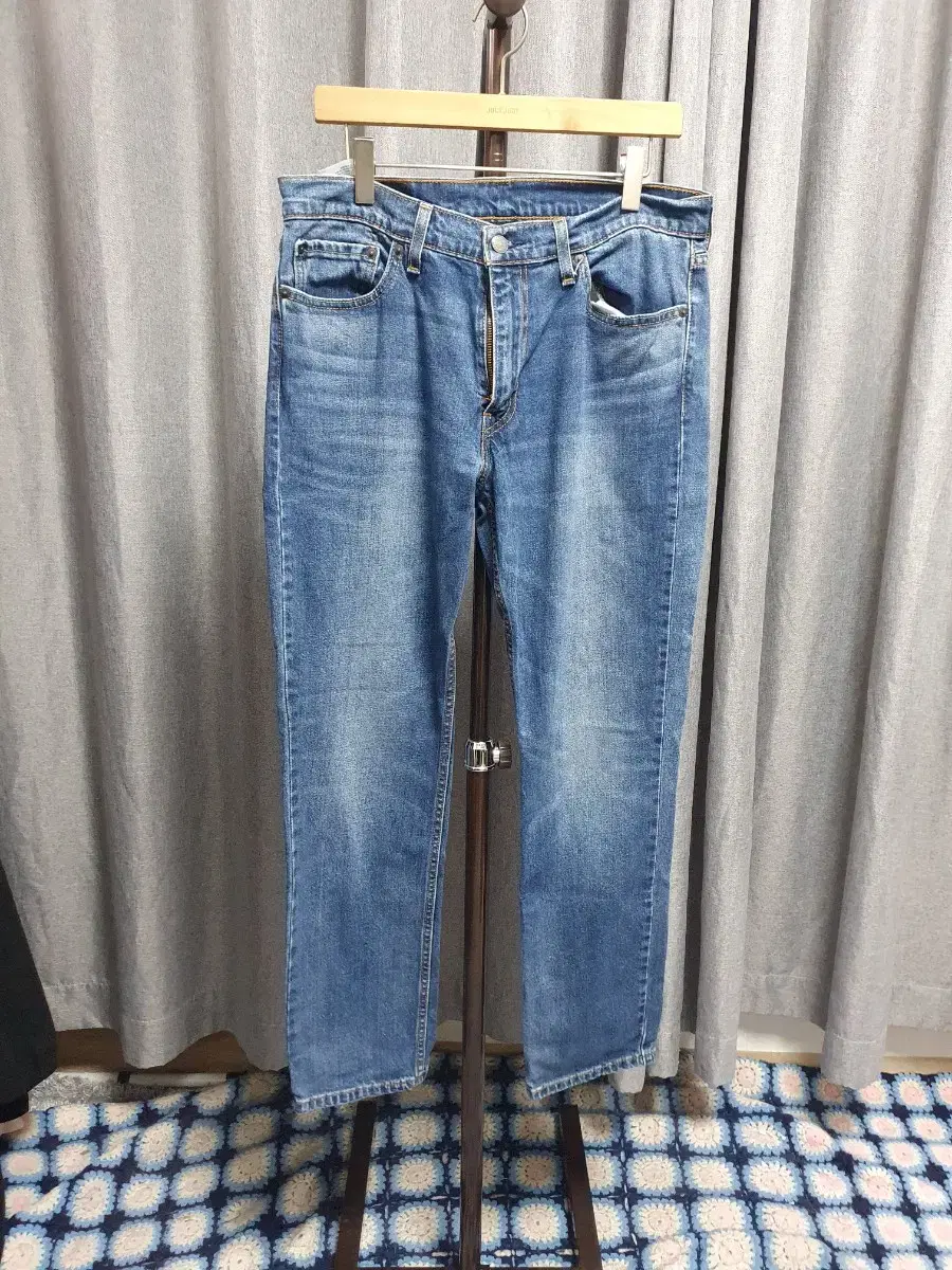 33 Levi's 511 Straight Leg Pants